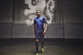 开云体育2026-黄喜灿闪耀全场，智利式铁血粉碎巴萨传控神话