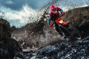 开云体育在线-当墨西哥城的地板震颤，马德里的足球圣殿在篮球的狂潮中崩塌