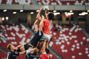 开云平台-米切尔狂轰50+三双掀翻五棵松，尼克斯降维打击背后的篮球文明碰撞