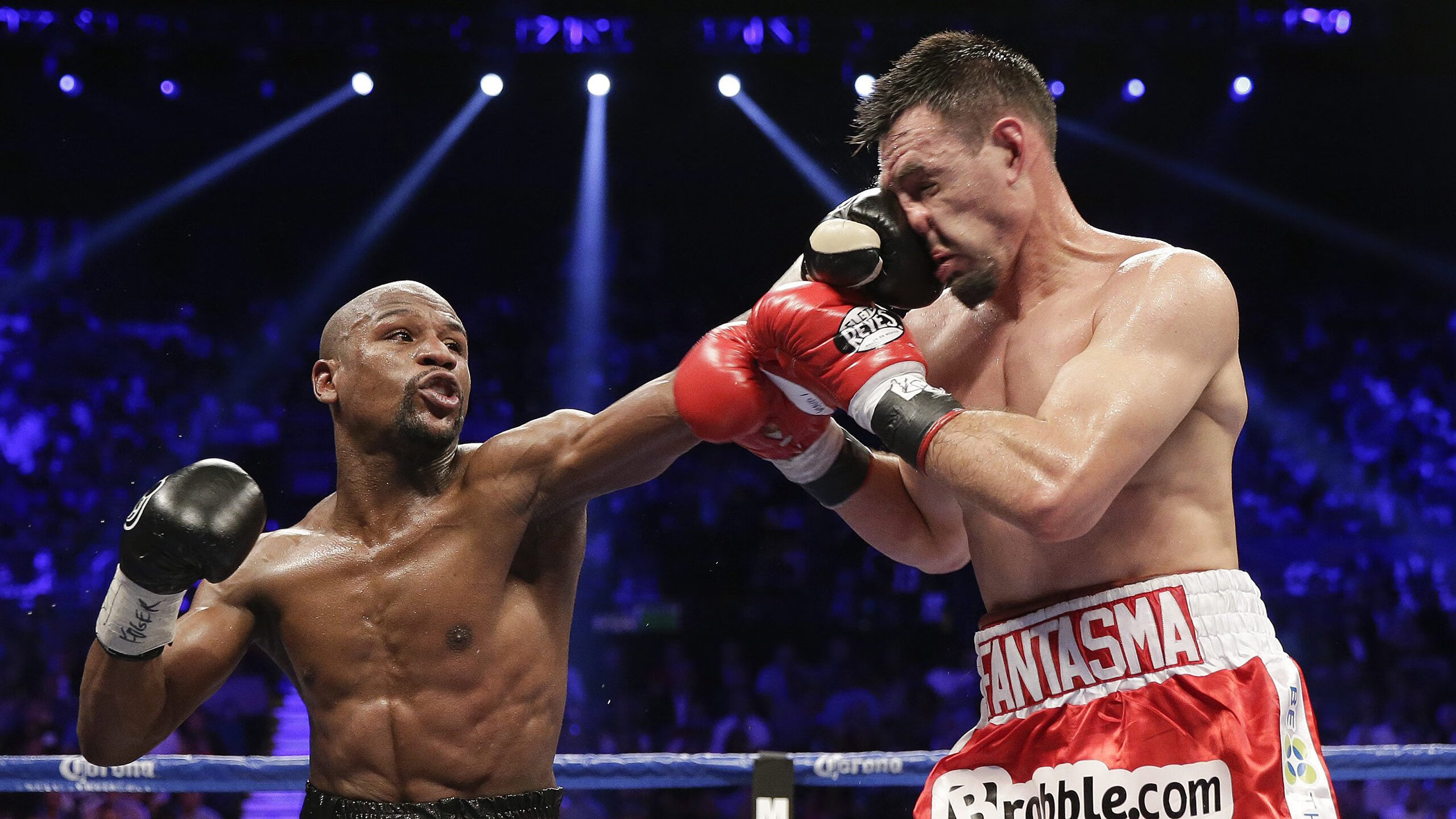 F1新赛季揭幕战之夜,伦纳德关键战不手软,当赛道轰鸣遇见球场静默