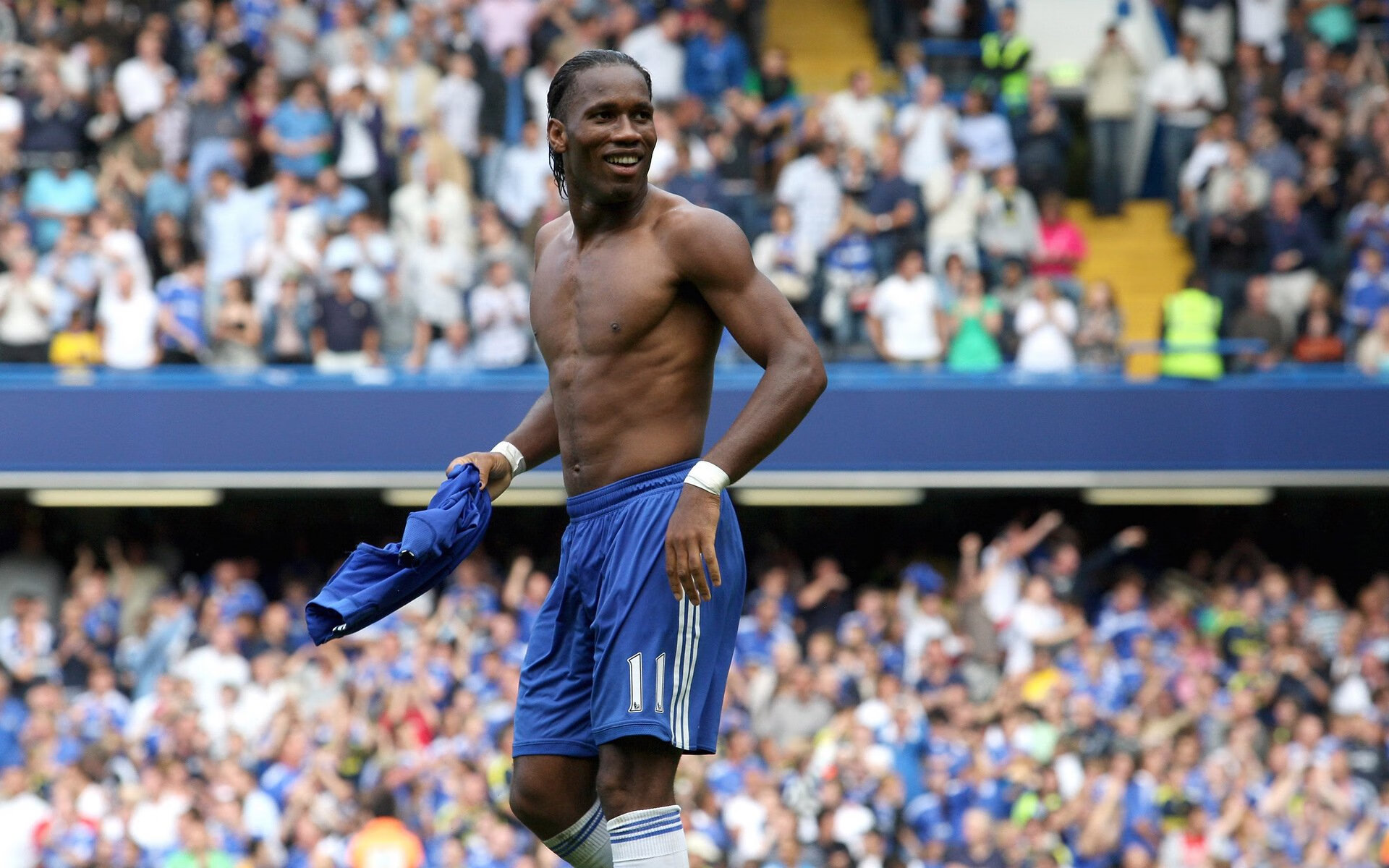 萨内一骑绝尘,足球如何缝合世界的裂痕?